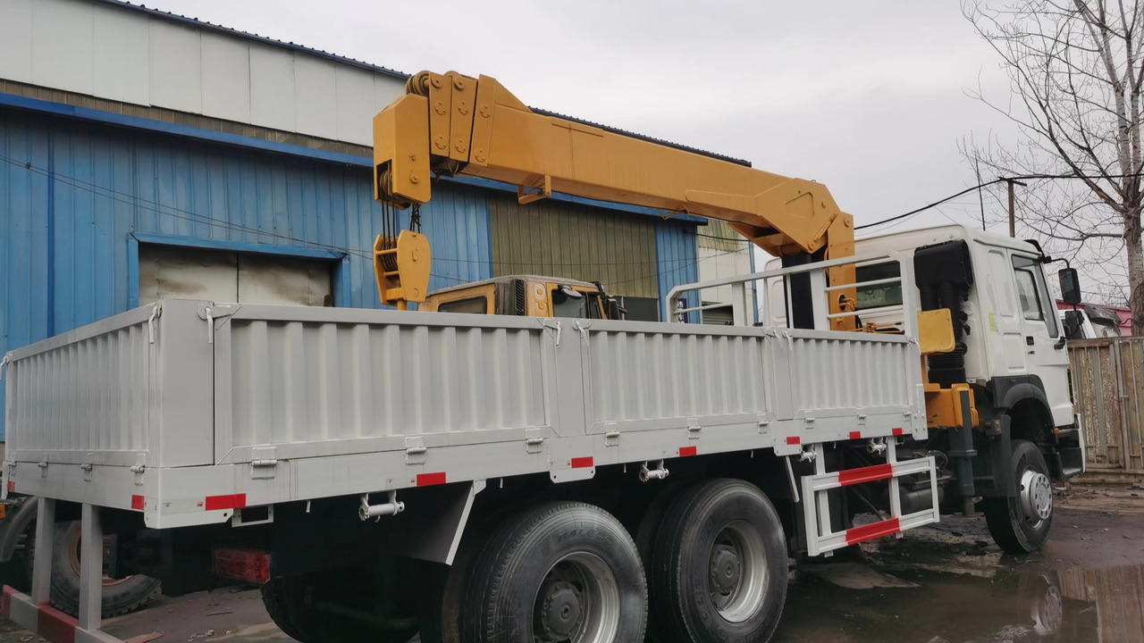 HOWO 371 - Darus autó: 2 kép. HOWO 371 - Darus autó: 2 kép.