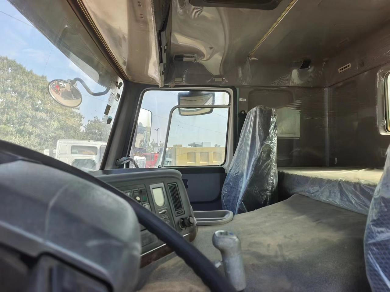 HOWO 6×4 ,20 cubic meters - Tartályos teherautó: 3 kép. HOWO 6×4 ,20 cubic meters - Tartályos teherautó: 3 kép.