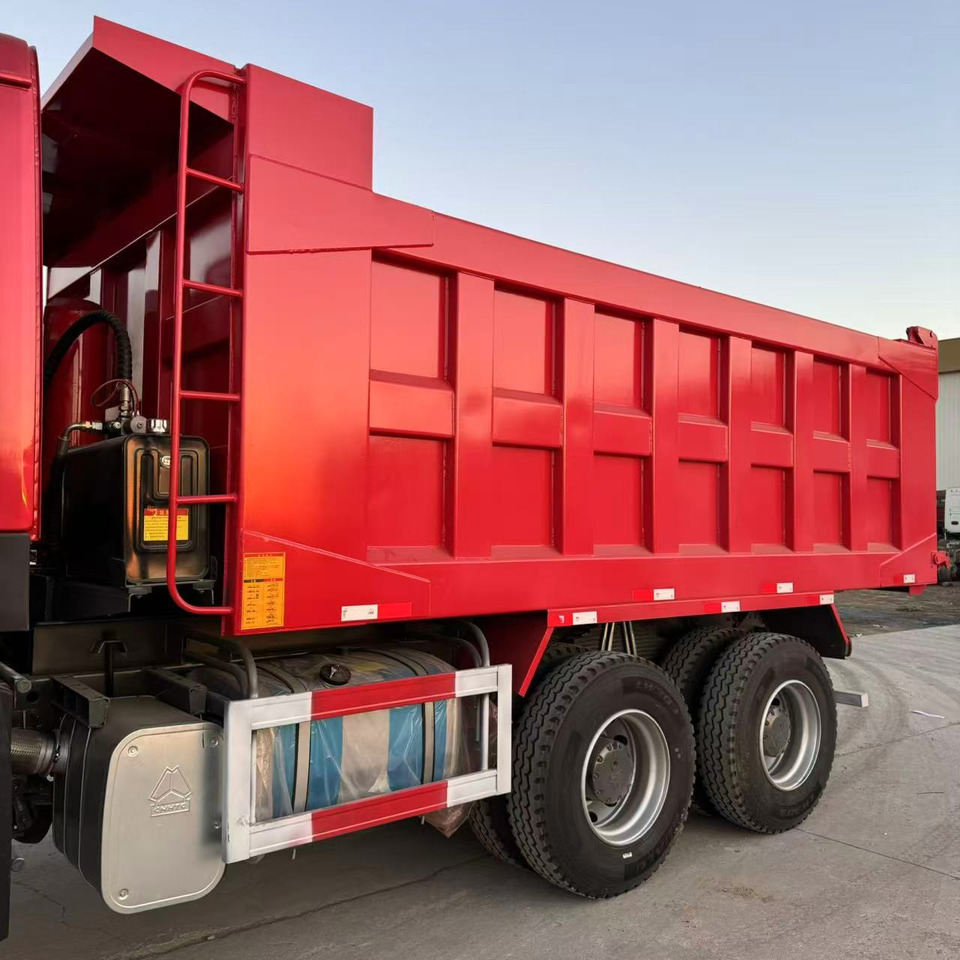 HOWO HOWO 371 6*4 dump truck - Billenőplatós teherautó: 3 kép. HOWO HOWO 371 6*4 dump truck - Billenőplatós teherautó: 3 kép.