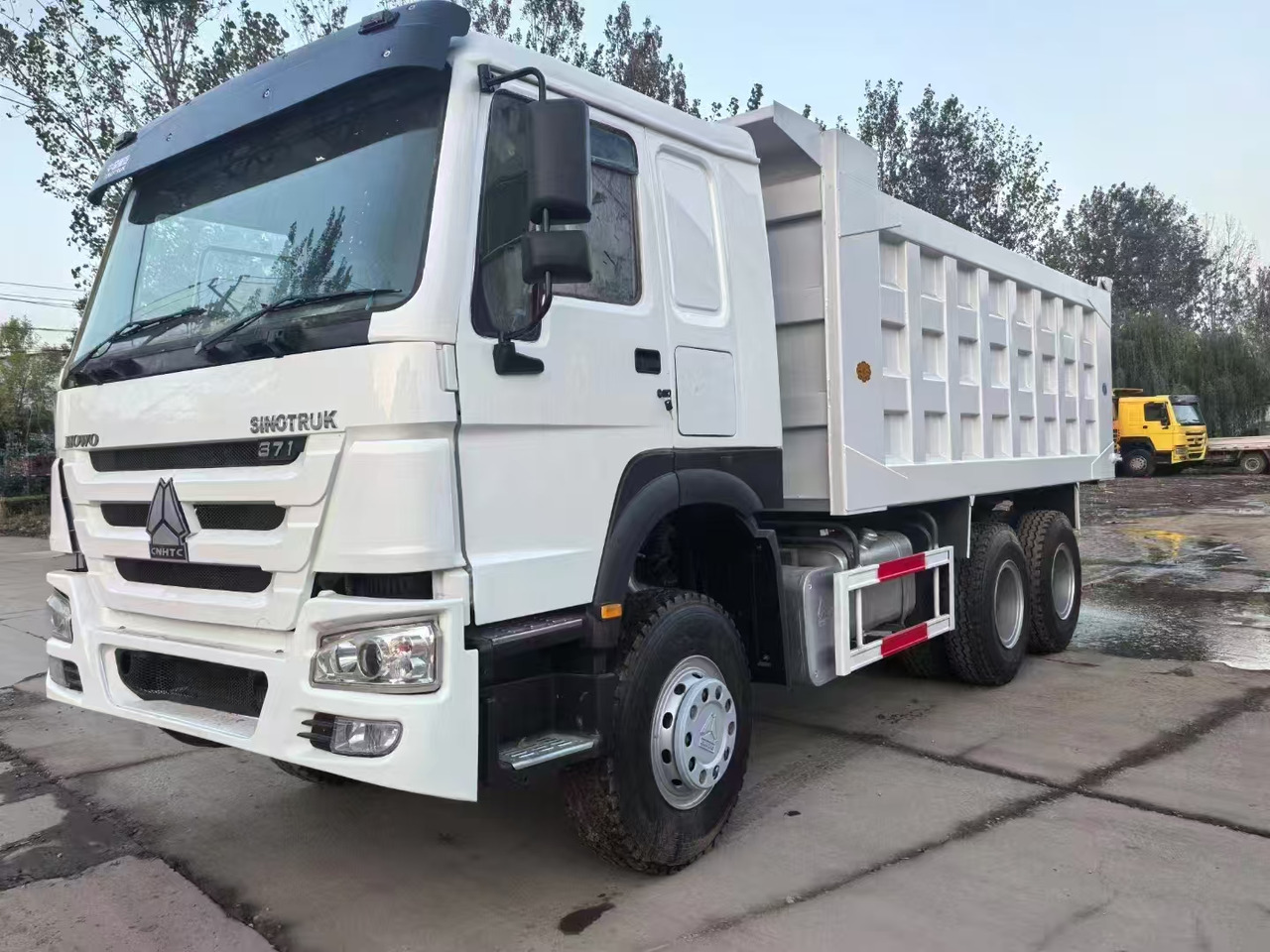 HOWO HOWO 371 SINOTRUK - Billenőplatós teherautó: 1 kép. HOWO HOWO 371 SINOTRUK - Billenőplatós teherautó: 1 kép.