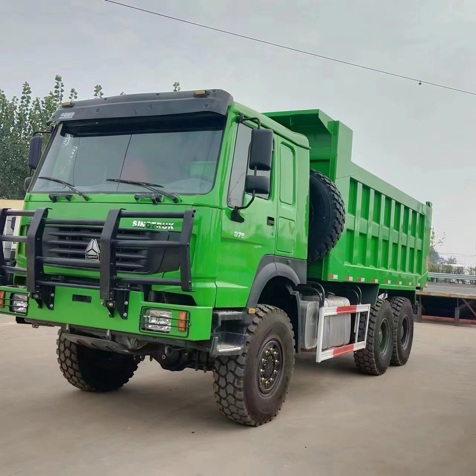 HOWO375 6*6 dump truck - Billenőplatós teherautó: 1 kép. HOWO375 6*6 dump truck - Billenőplatós teherautó: 1 kép.