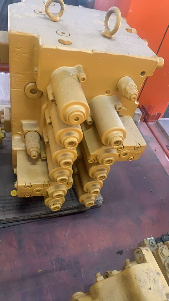 HYUNDAI R210-7 - Hidraulikus szelep - Kotrógép: 5 kép. HYUNDAI R210-7 - Hidraulikus szelep - Kotrógép: 5 kép.