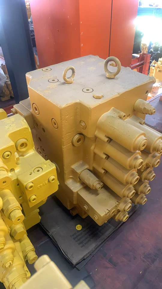 HYUNDAI R210-7 - Hidraulikus szelep - Kotrógép: 3 kép. HYUNDAI R210-7 - Hidraulikus szelep - Kotrógép: 3 kép.