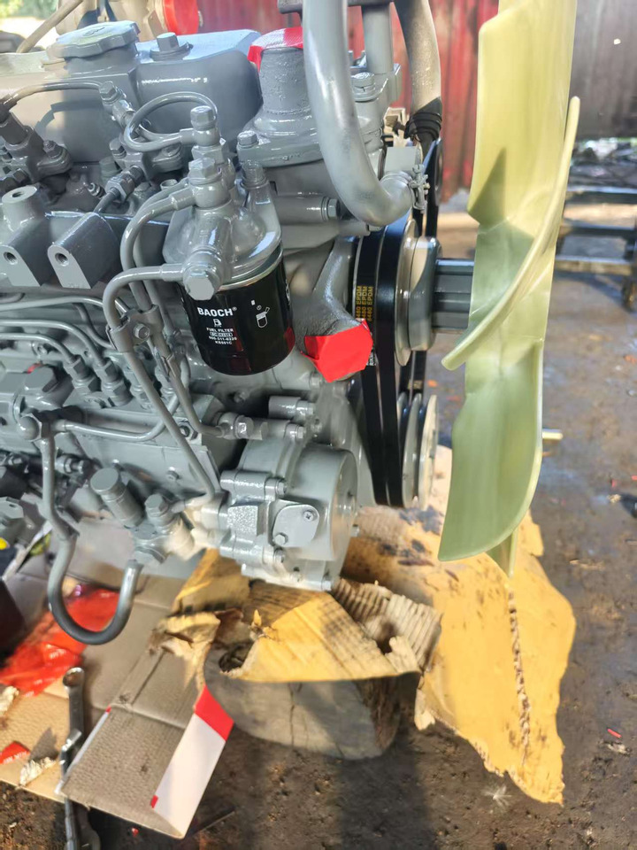 ISUZU 4BG1 - Motor - Kotrógép: 1 kép. ISUZU 4BG1 - Motor - Kotrógép: 1 kép.