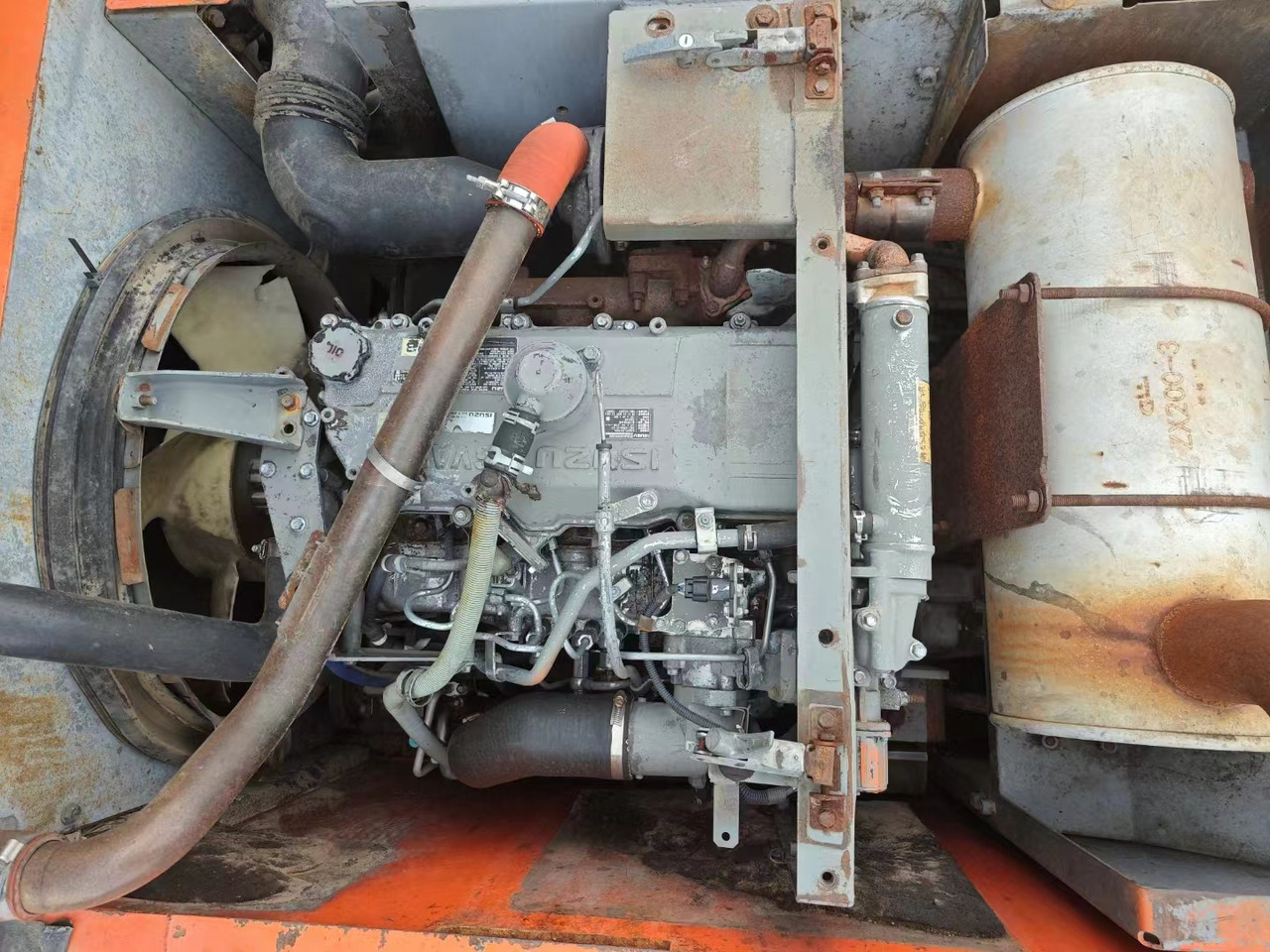 ISUZU 4HK1 - Motor - Kotrógép: 2 kép. ISUZU 4HK1 - Motor - Kotrógép: 2 kép.