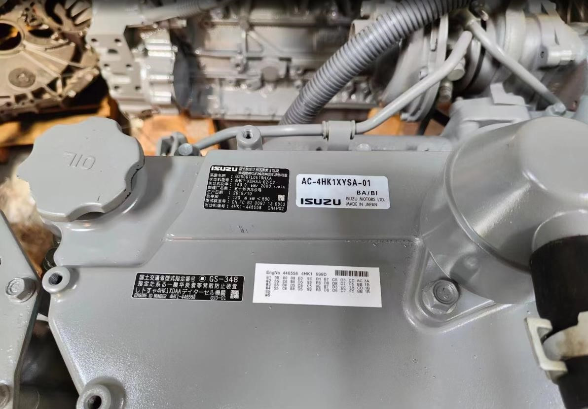 ISUZU 4HK1 - Motor és alkatrészek - Kotrógép: 2 kép. ISUZU 4HK1 - Motor és alkatrészek - Kotrógép: 2 kép.
