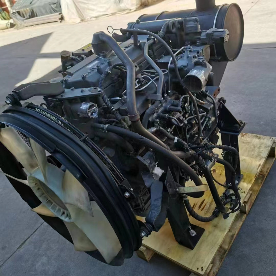 ISUZU 4HK1 - Motor - Kotrógép: 1 kép. ISUZU 4HK1 - Motor - Kotrógép: 1 kép.