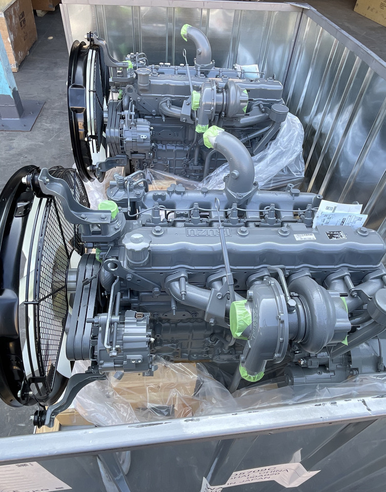 ISUZU 6BG1 - Motor - Kotrógép: 2 kép. ISUZU 6BG1 - Motor - Kotrógép: 2 kép.