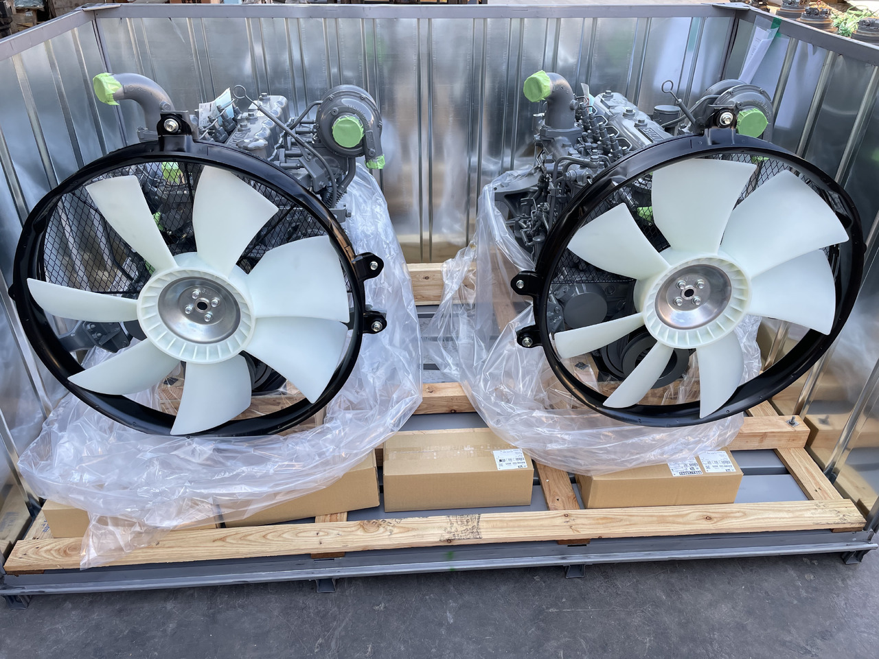 ISUZU 6BG1 - Motor - Kotrógép: 3 kép. ISUZU 6BG1 - Motor - Kotrógép: 3 kép.