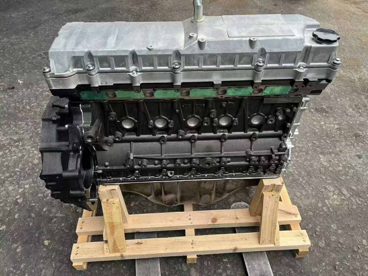 ISUZU 6HK1 - Motor: 1 kép. ISUZU 6HK1 - Motor: 1 kép.