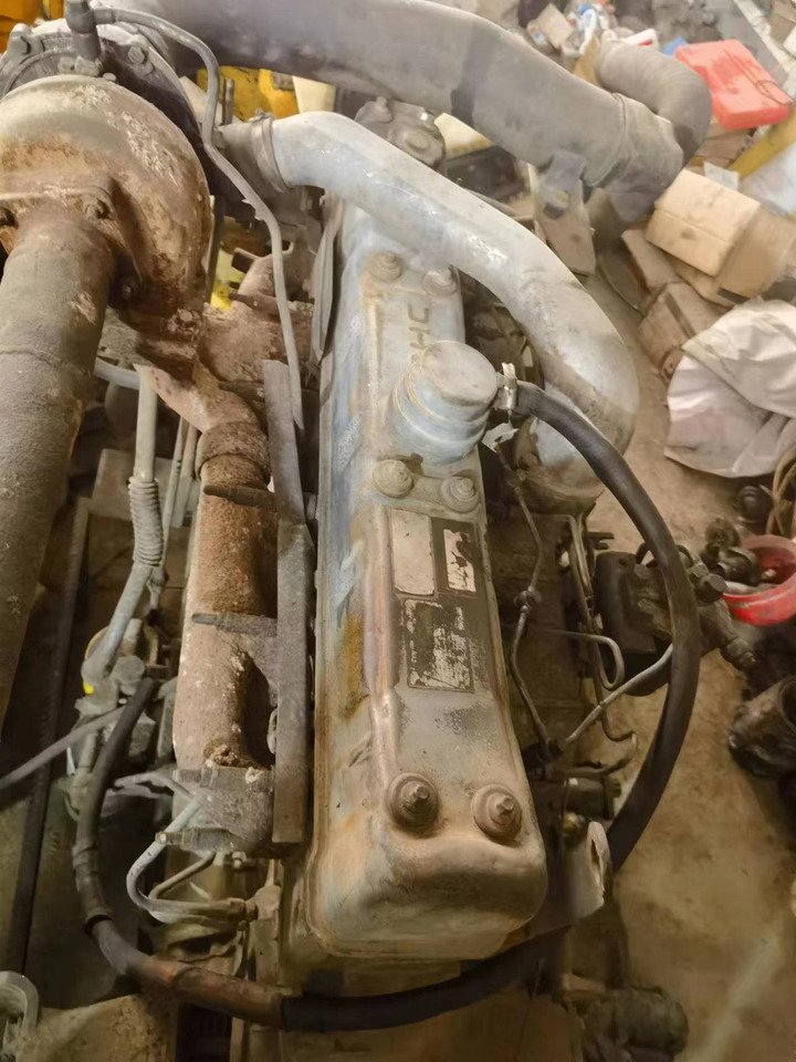ISUZU 6SD1 - Motor - Kotrógép: 4 kép. ISUZU 6SD1 - Motor - Kotrógép: 4 kép.