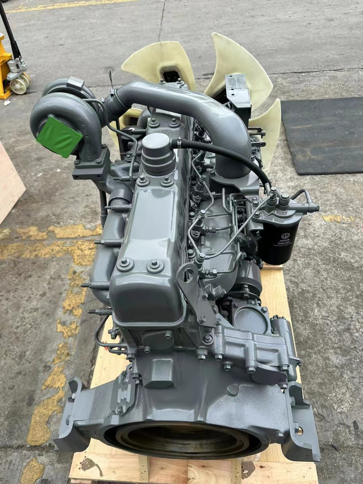 ISUZU 6SD1 - Motor: 2 kép. ISUZU 6SD1 - Motor: 2 kép.