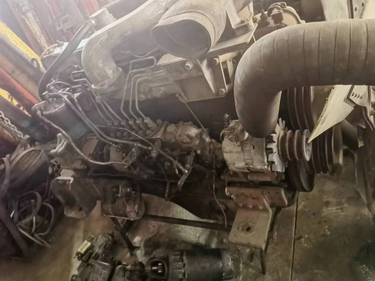 ISUZU 6SD1 - Motor - Kotrógép: 1 kép. ISUZU 6SD1 - Motor - Kotrógép: 1 kép.