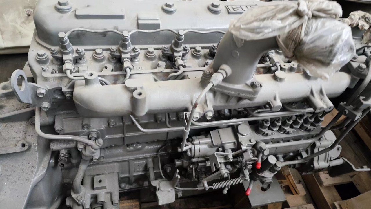 ISUZU 6WG1 - Motor - Kotrógép: 2 kép. ISUZU 6WG1 - Motor - Kotrógép: 2 kép.