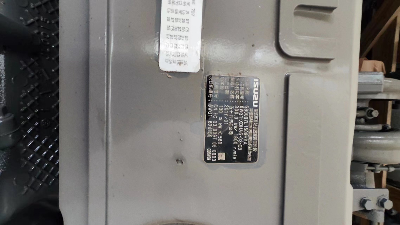 ISUZU 6WG1 - Motor - Kotrógép: 5 kép. ISUZU 6WG1 - Motor - Kotrógép: 5 kép.