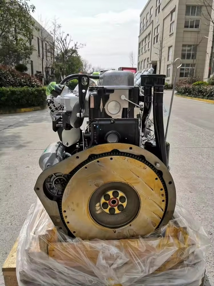 ISUZU C240 - Motor - Építőipari gépek: 5 kép. ISUZU C240 - Motor - Építőipari gépek: 5 kép.