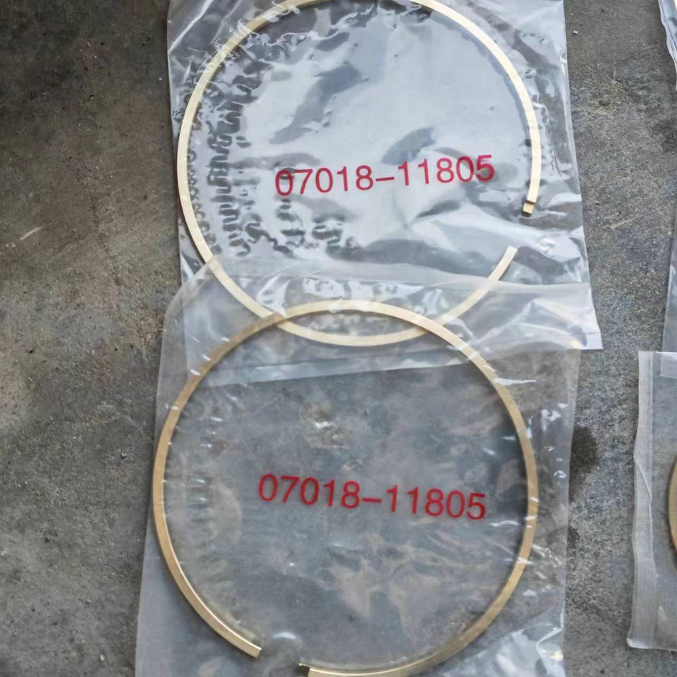 KOMATSU 07018-11805 - Elforduló gyűrű - Buldózer: 1 kép. KOMATSU 07018-11805 - Elforduló gyűrű - Buldózer: 1 kép.