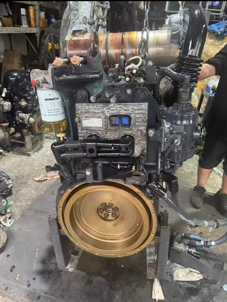 KOMATSU 4D95LE-6 - Motor - Kotrógép: 3 kép. KOMATSU 4D95LE-6 - Motor - Kotrógép: 3 kép.
