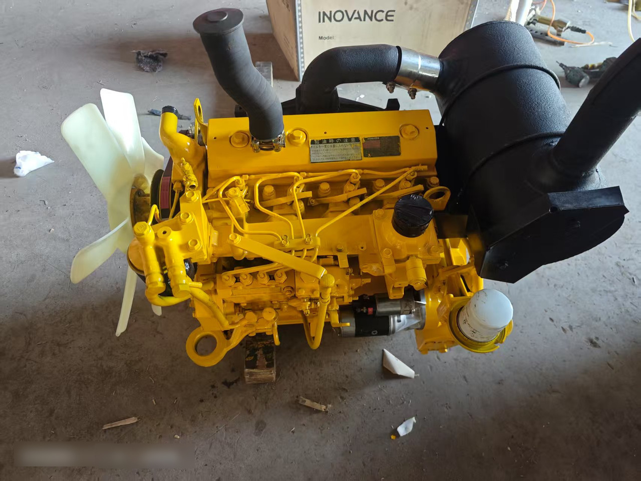 KOMATSU 4D95LE - Motor - Kotrógép: 4 kép. KOMATSU 4D95LE - Motor - Kotrógép: 4 kép.