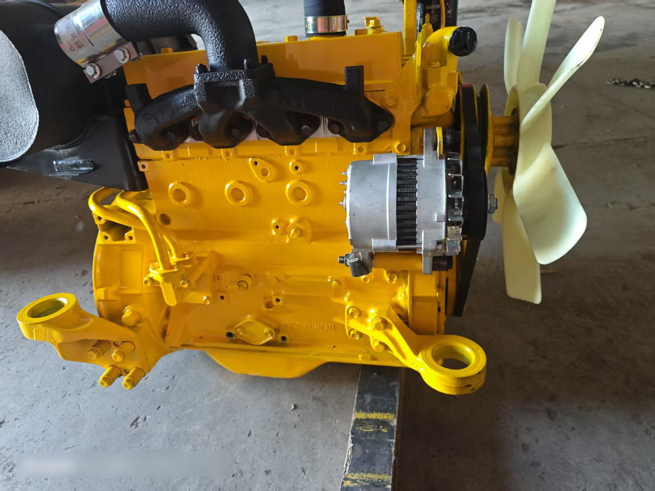 KOMATSU 4D95LE - Motor - Kotrógép: 5 kép. KOMATSU 4D95LE - Motor - Kotrógép: 5 kép.