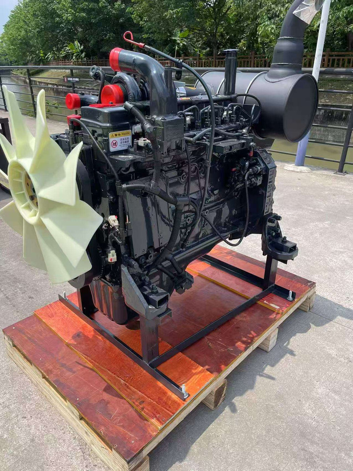 KOMATSU 6D107E-1 6D107E - Motor - Kotrógép: 4 kép. KOMATSU 6D107E-1 6D107E - Motor - Kotrógép: 4 kép.