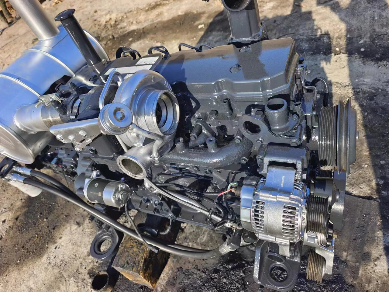 KOMATSU 6D107E-1 - Motor - Kotrógép: 1 kép. KOMATSU 6D107E-1 - Motor - Kotrógép: 1 kép.