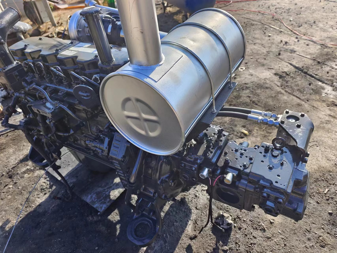 KOMATSU 6D107E-1 - Motor - Kotrógép: 3 kép. KOMATSU 6D107E-1 - Motor - Kotrógép: 3 kép.