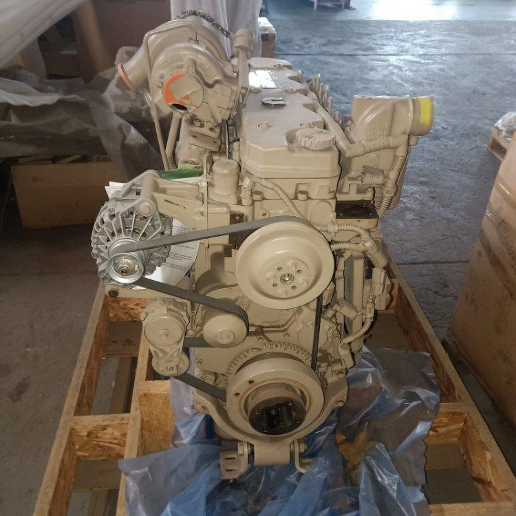 KOMATSU 6D107E - Motor - Kotrógép: 1 kép. KOMATSU 6D107E - Motor - Kotrógép: 1 kép.