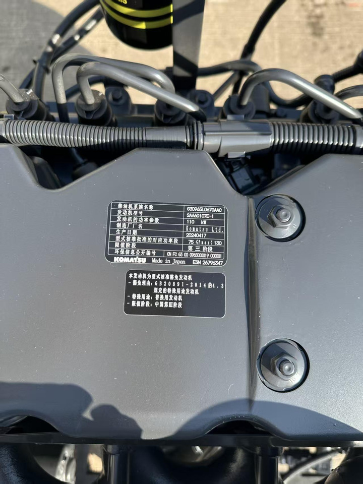 KOMATSU 6D107E - Motor - Kotrógép: 5 kép. KOMATSU 6D107E - Motor - Kotrógép: 5 kép.