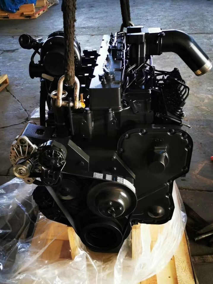 KOMATSU 6D114E - Motor - Kotrógép: 2 kép. KOMATSU 6D114E - Motor - Kotrógép: 2 kép.