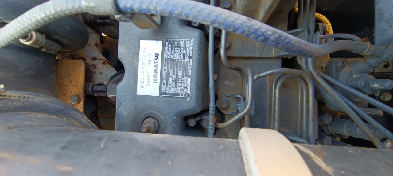 KOMATSU 6D114E - Motor - Kotrógép: 3 kép. KOMATSU 6D114E - Motor - Kotrógép: 3 kép.