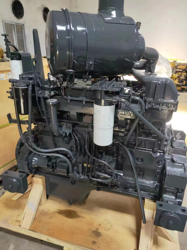 KOMATSU 6D125-1 - Motor - Buldózer: 5 kép. KOMATSU 6D125-1 - Motor - Buldózer: 5 kép.