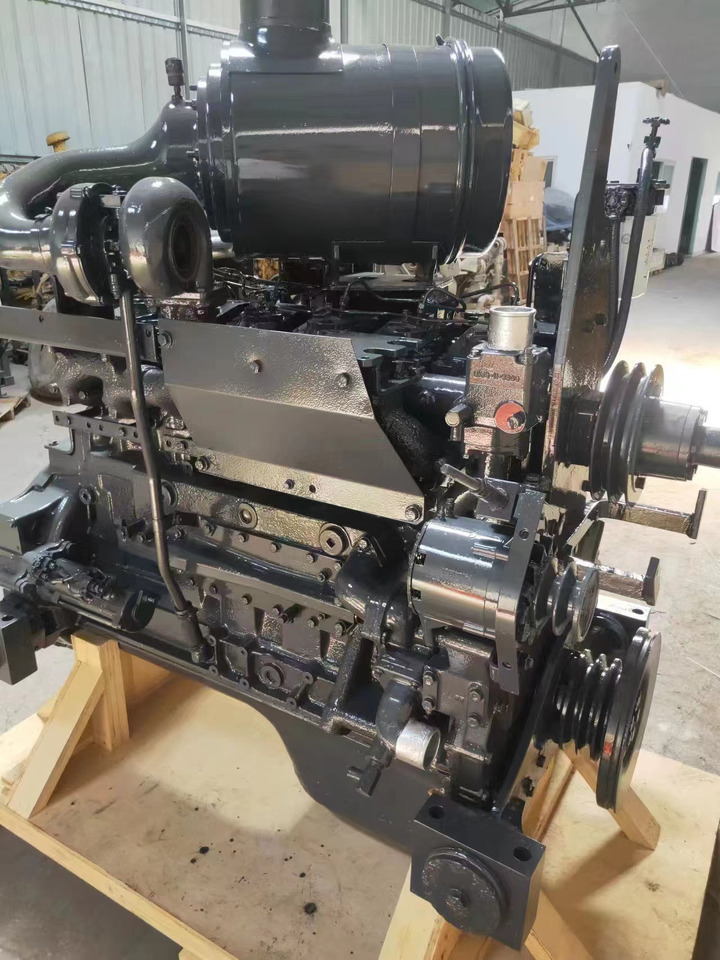 KOMATSU 6D125-1 - Motor - Rakodógép: 3 kép. KOMATSU 6D125-1 - Motor - Rakodógép: 3 kép.