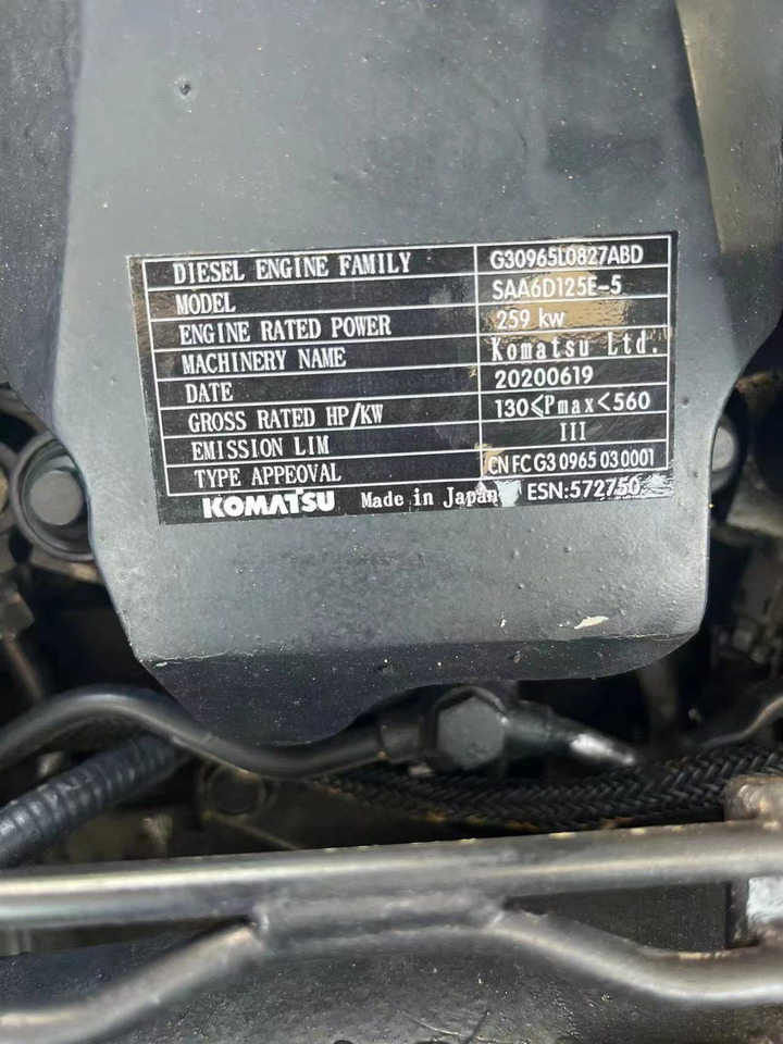 KOMATSU 6D125E - Motor - Kotrógép: 1 kép. KOMATSU 6D125E - Motor - Kotrógép: 1 kép.