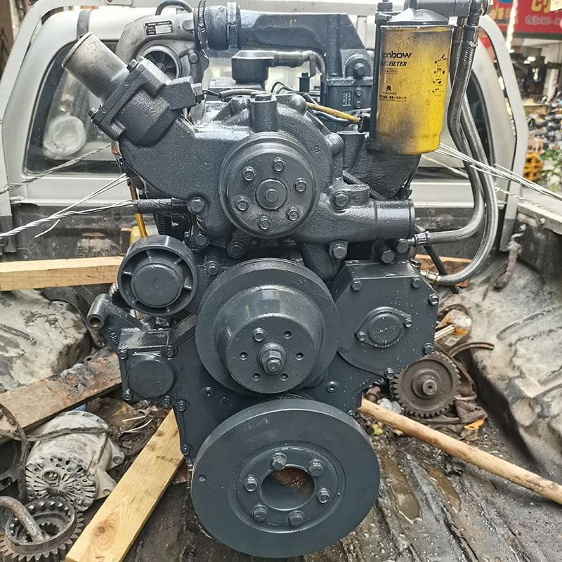 KOMATSU 6D95 - Motor - Kotrógép: 3 kép. KOMATSU 6D95 - Motor - Kotrógép: 3 kép.