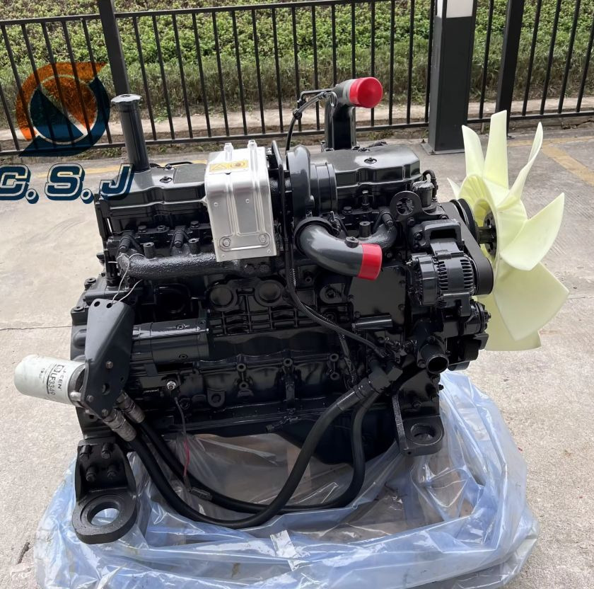 KOMATSU 6D95 - Motor - Kotrógép: 1 kép. KOMATSU 6D95 - Motor - Kotrógép: 1 kép.