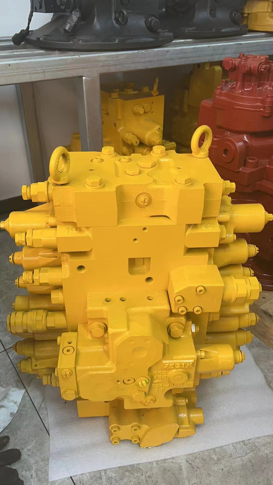 KOMATSU 723-48-26701 - Hidraulikus szelep - Kotrógép: 2 kép. KOMATSU 723-48-26701 - Hidraulikus szelep - Kotrógép: 2 kép.