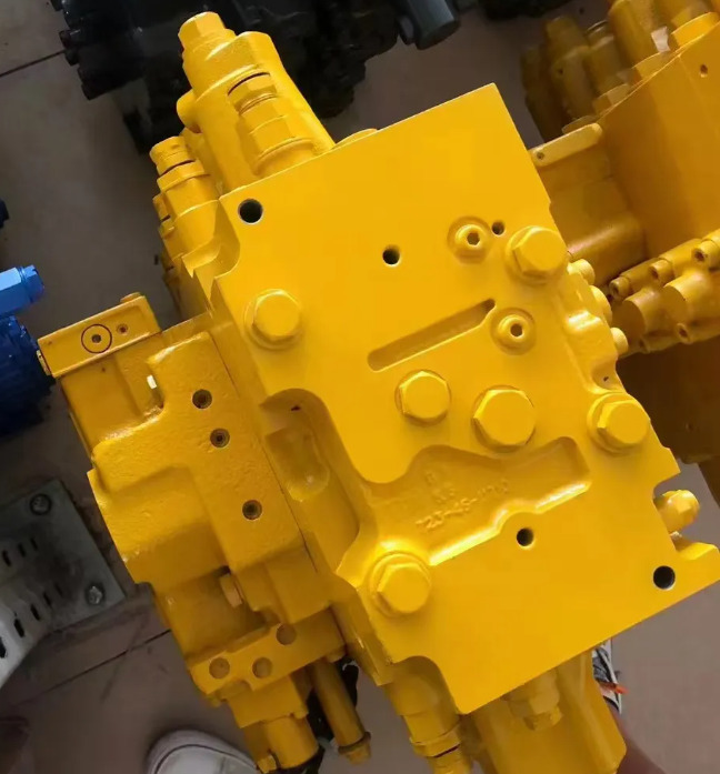 KOMATSU PC200-8 - Hidraulikus szelep - Kotrógép: 3 kép. KOMATSU PC200-8 - Hidraulikus szelep - Kotrógép: 3 kép.