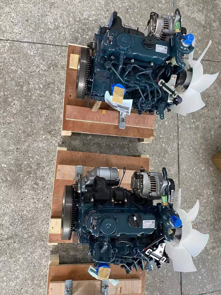 KUBOTA D902 - Motor - Kotrógép: 2 kép. KUBOTA D902 - Motor - Kotrógép: 2 kép.