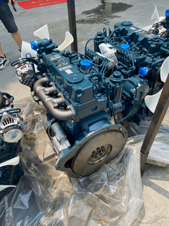 KUBOTA V3600 - Motor - Kotrógép: 4 kép. KUBOTA V3600 - Motor - Kotrógép: 4 kép.