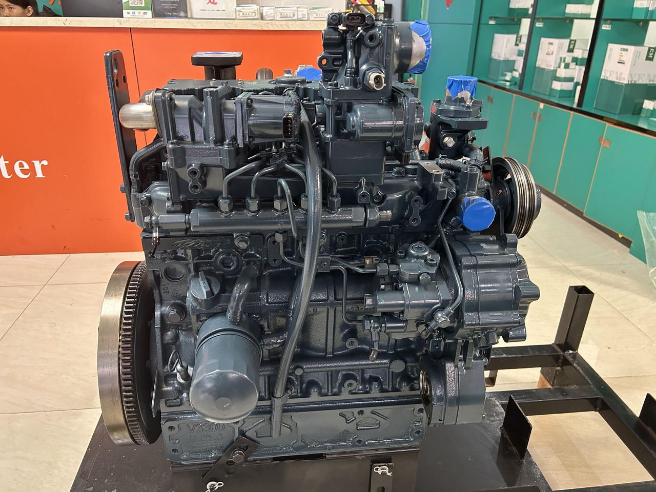 KUBOTA V3800 - Motor - Kotrógép: 2 kép. KUBOTA V3800 - Motor - Kotrógép: 2 kép.