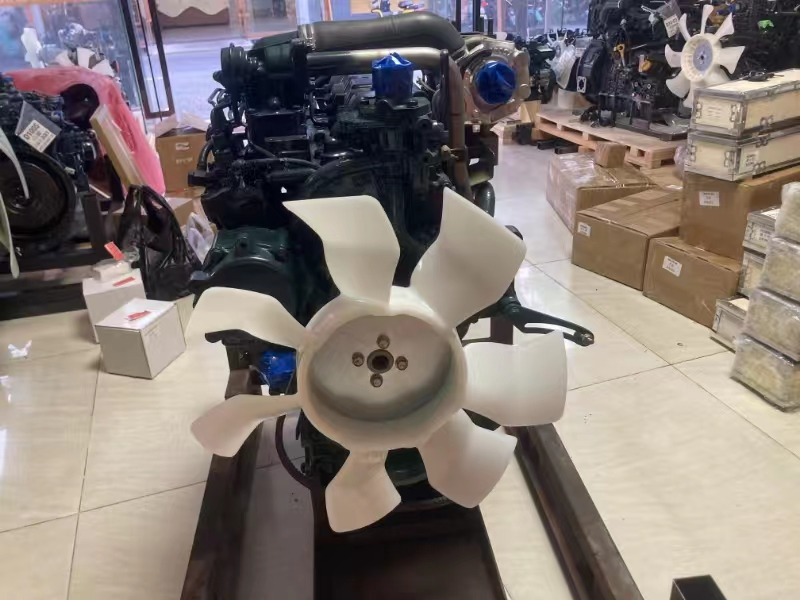 KUBOTA V3800 - Motor - Elektromos vontató: 3 kép. KUBOTA V3800 - Motor - Elektromos vontató: 3 kép.