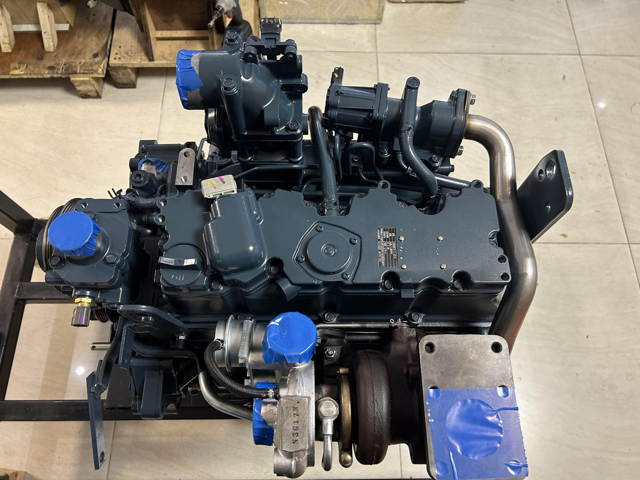 KUBOTA V3800 - Motor - Kotrógép: 1 kép. KUBOTA V3800 - Motor - Kotrógép: 1 kép.