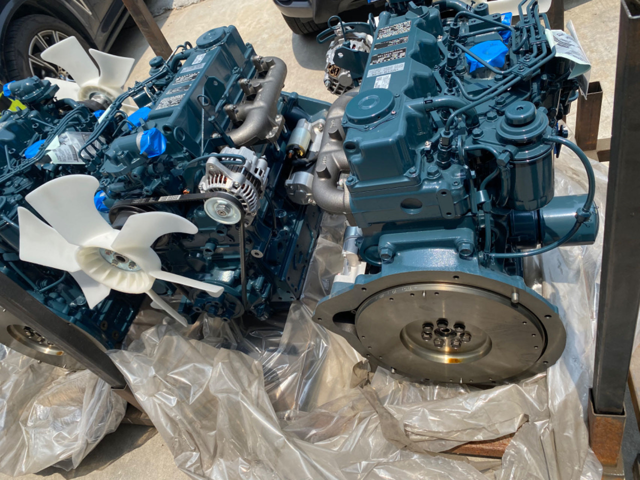 KUBOTA v3600 - Motor - Kotrógép: 3 kép. KUBOTA v3600 - Motor - Kotrógép: 3 kép.