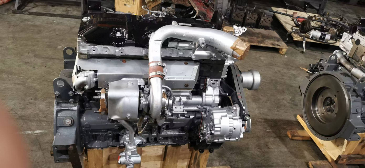 MITSUBISHI 4M50 - Motor - Kotrógép: 3 kép. MITSUBISHI 4M50 - Motor - Kotrógép: 3 kép.