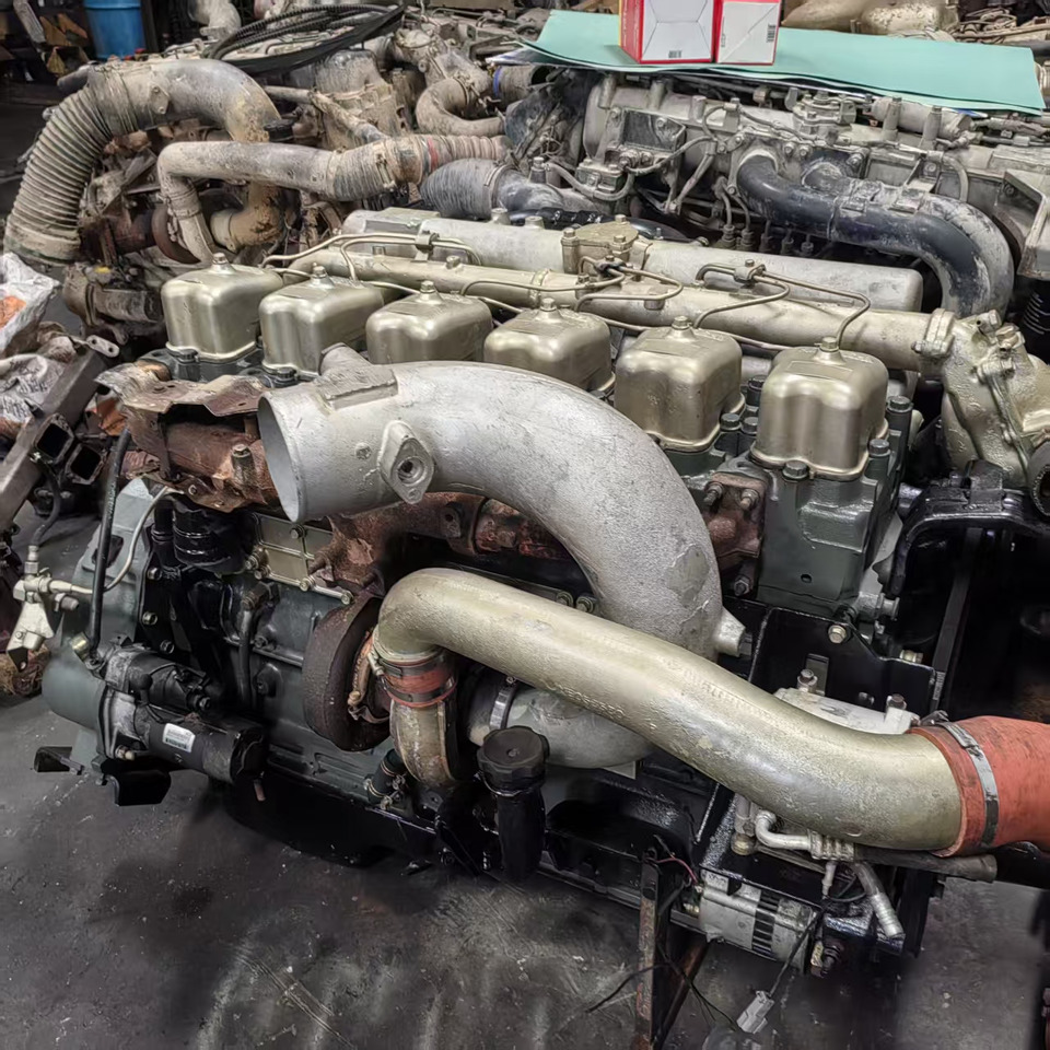 MITSUBISHI 6D22 - Motor - Dobozos felépítményű teherautó: 2 kép. MITSUBISHI 6D22 - Motor - Dobozos felépítményű teherautó: 2 kép.