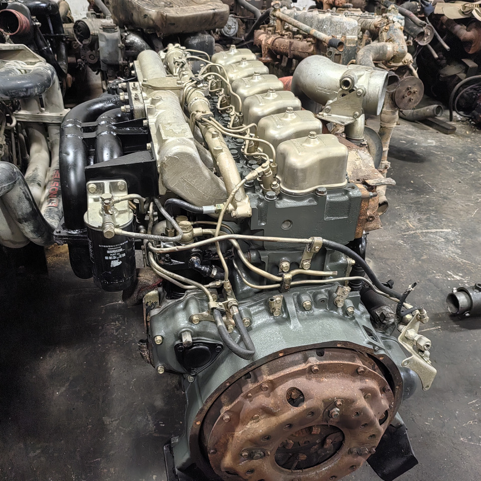 MITSUBISHI 6D22 - Motor - Dobozos felépítményű teherautó: 3 kép. MITSUBISHI 6D22 - Motor - Dobozos felépítményű teherautó: 3 kép.