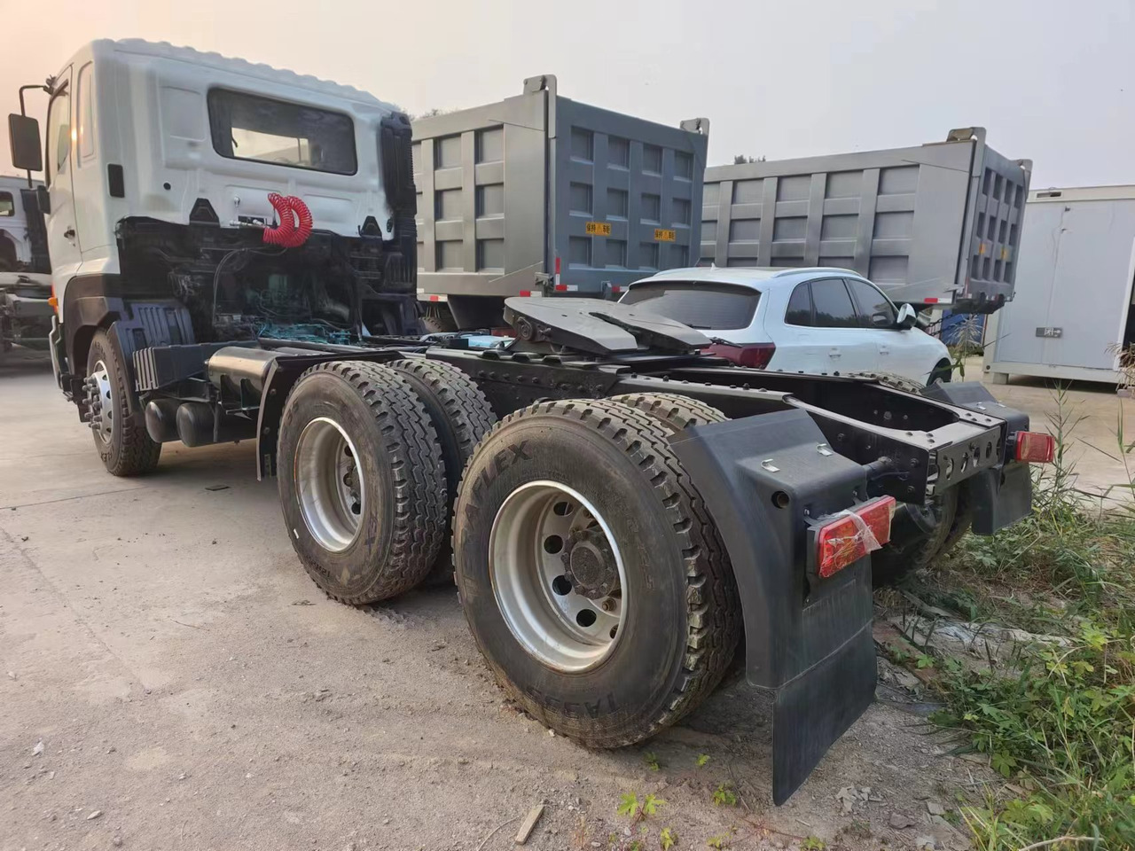 HINO HINO 700 - Nyergesvontató: 1 kép. HINO HINO 700 - Nyergesvontató: 1 kép.