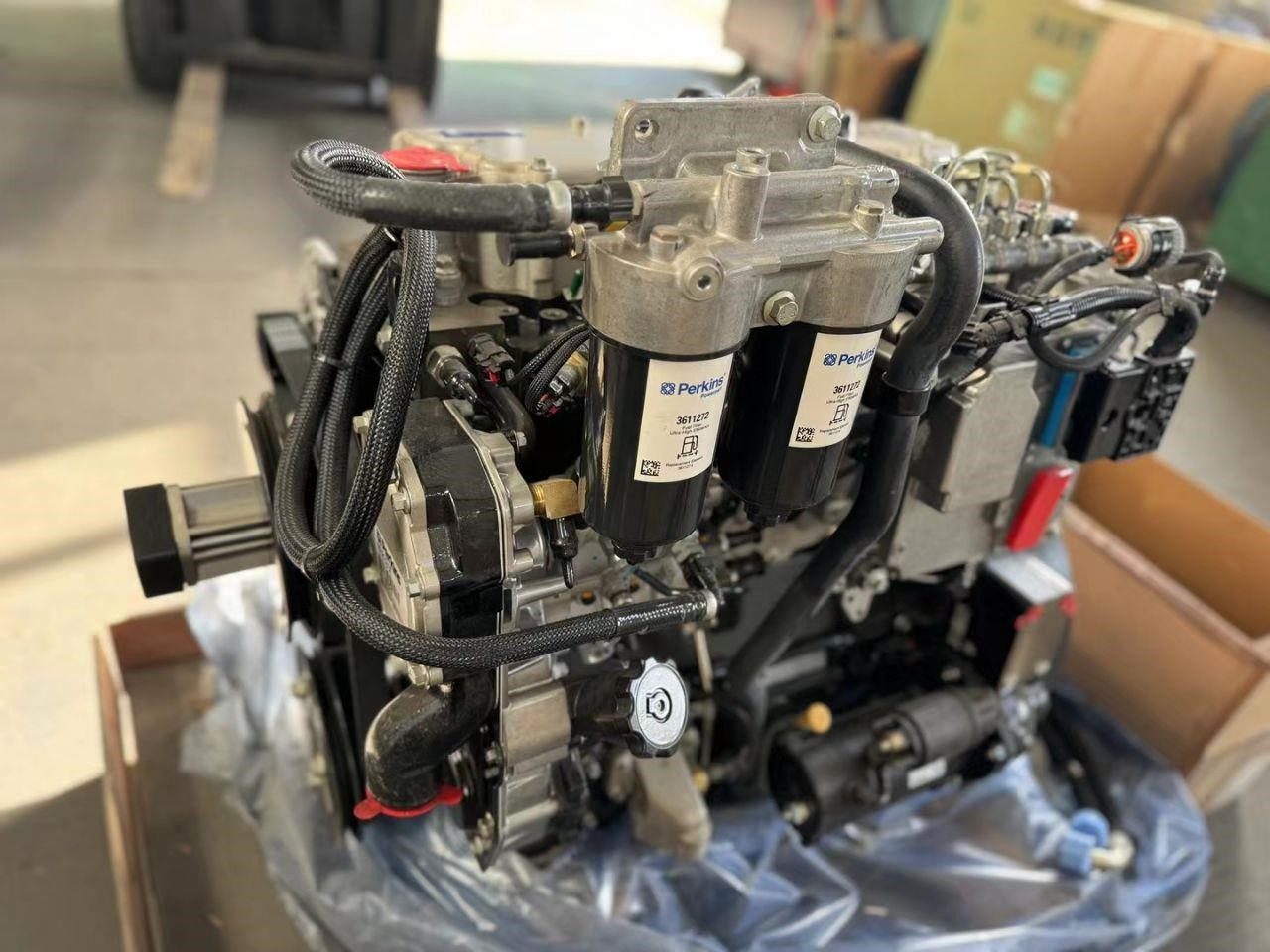 PERKINS 1104D-44TA - Motor - Kotrógép: 3 kép. PERKINS 1104D-44TA - Motor - Kotrógép: 3 kép.