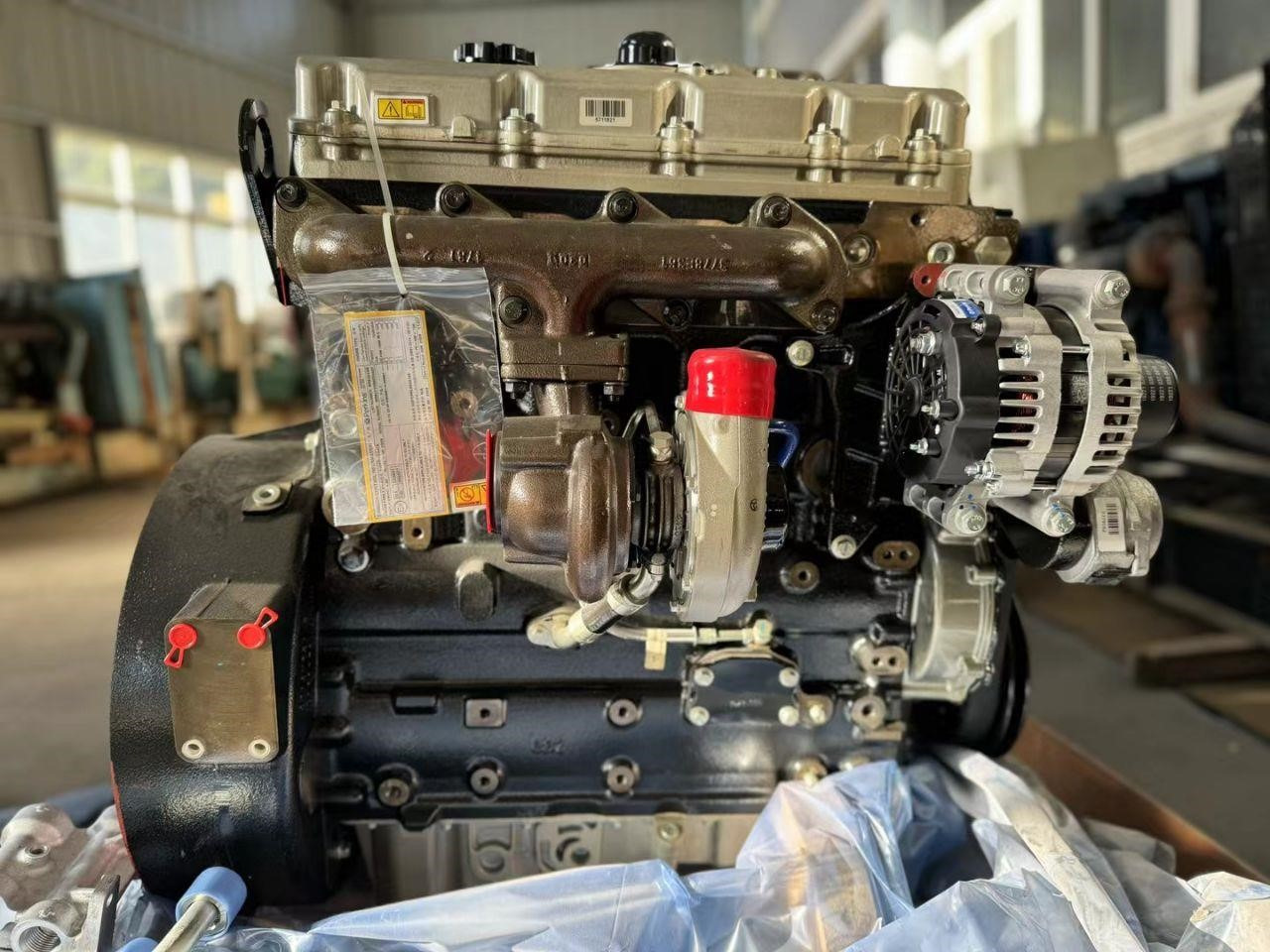 PERKINS 1104D-44TA - Motor - Kotrógép: 1 kép. PERKINS 1104D-44TA - Motor - Kotrógép: 1 kép.